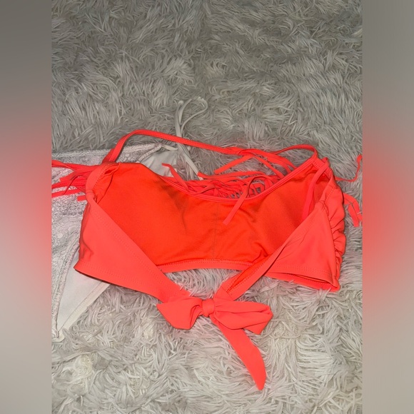 Neon orange fringe bikini top with white crochet bottoms - Picture 4 of 8